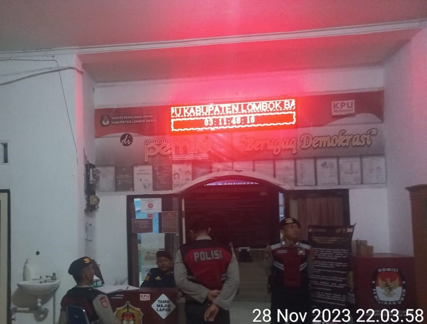 Polres Lombok Barat Intensifkan Patroli di Kantor KPU Gerung Jelang Pemilu 2024